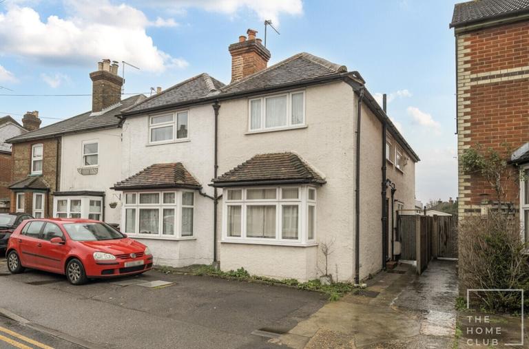 Manor Road, Guildford, Surrey, GU2 9NR