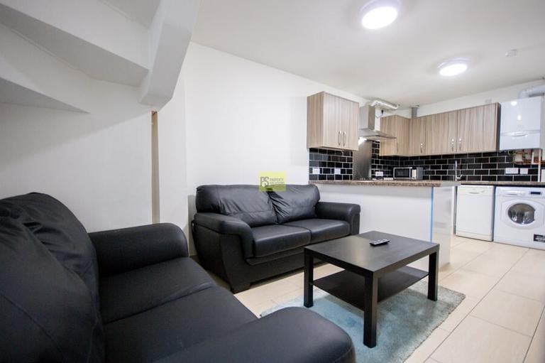 Dawlish Road Selly Oak, Selly Oak, Birmingham, B29 7AE