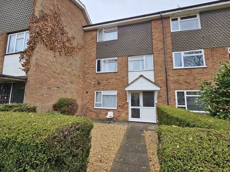 De Havilland Close, Hatfield, Hertfordshire, AL10 0DS De Havilland Close, Hatfield, Hertfordshire, AL10 0DS