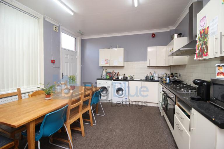 14 bedroom house for rent North Grange Road, Leeds, LS6 2BR UniHomes