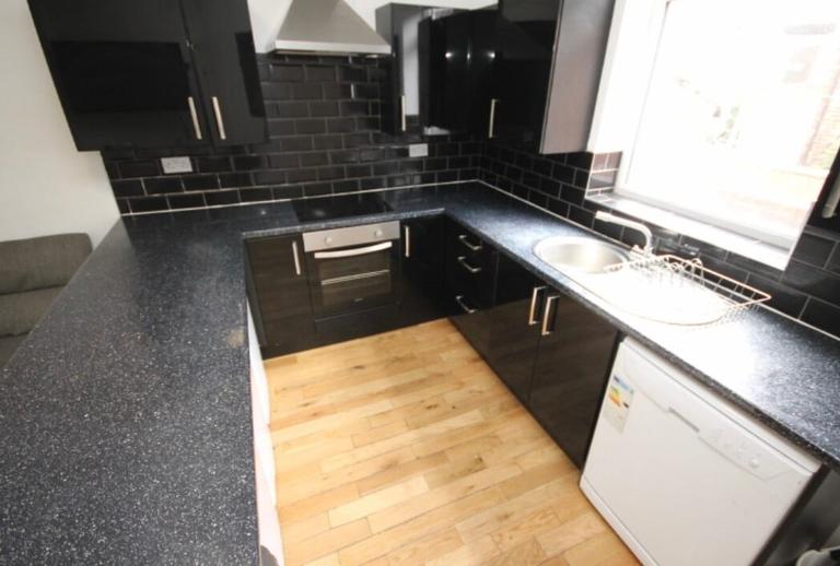 Delph Mount, Woodhouse, Leeds, LS6 2HS