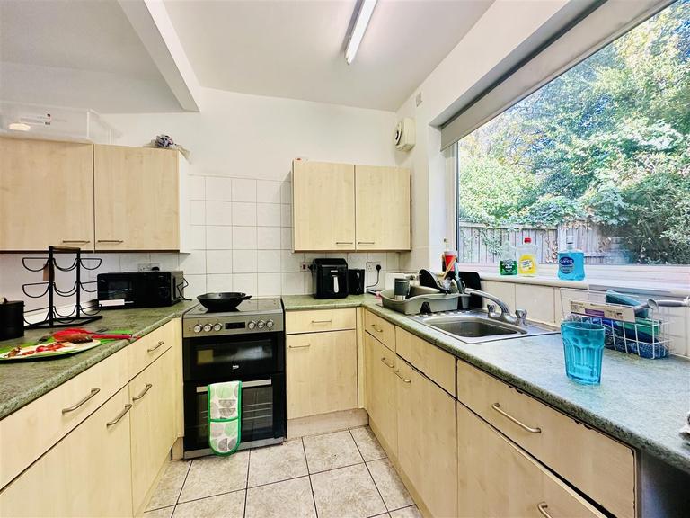 Lenton Boulevard, Lenton, Nottingham, NG7 2BZ