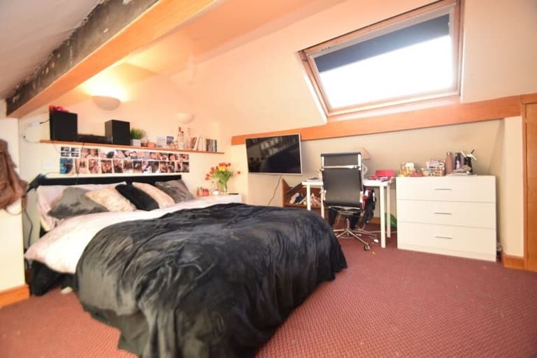 Eastwood Road, Ecclesall, Sheffield, S11 8QE Eastwood Road, Ecclesall, Sheffield, S11 8QE