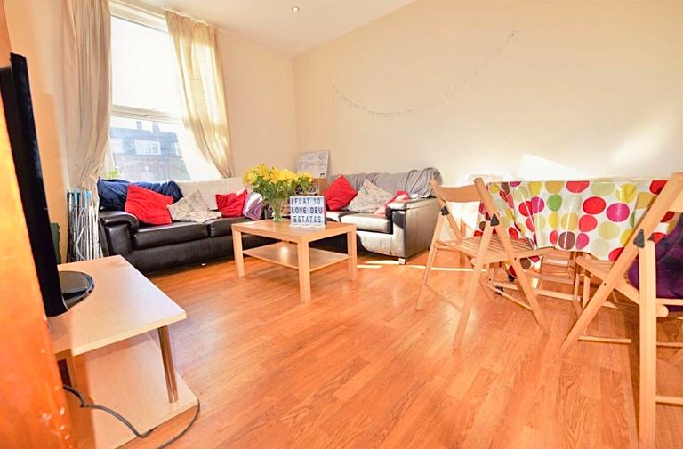 Midland Road, Hyde Park, Leeds, LS6 1BQ