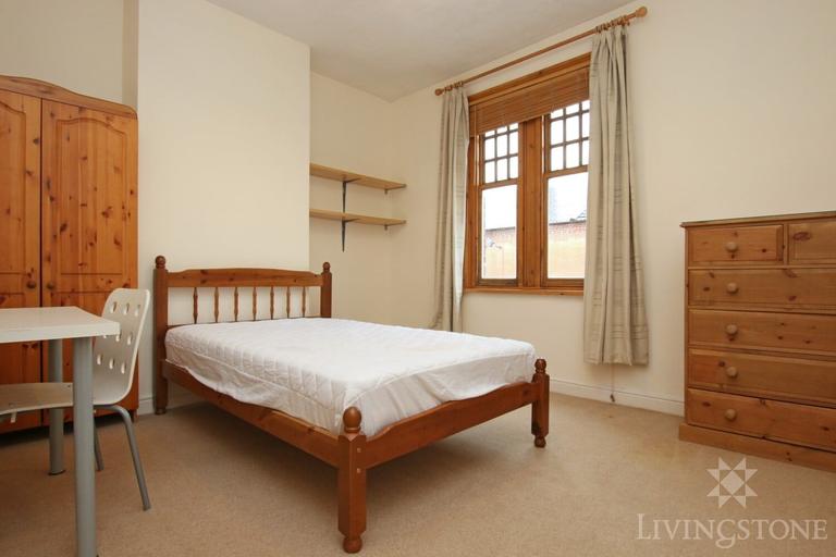 Cradock Road, Clarendon Park, Leicester, LE2 1TD