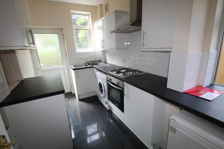 Victoria Park Road, Clarendon Park, Leicester, LE2 1XF