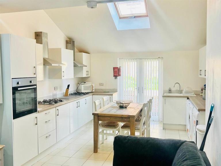 Arnesby Road, Lenton, Nottingham, NG7 2EA