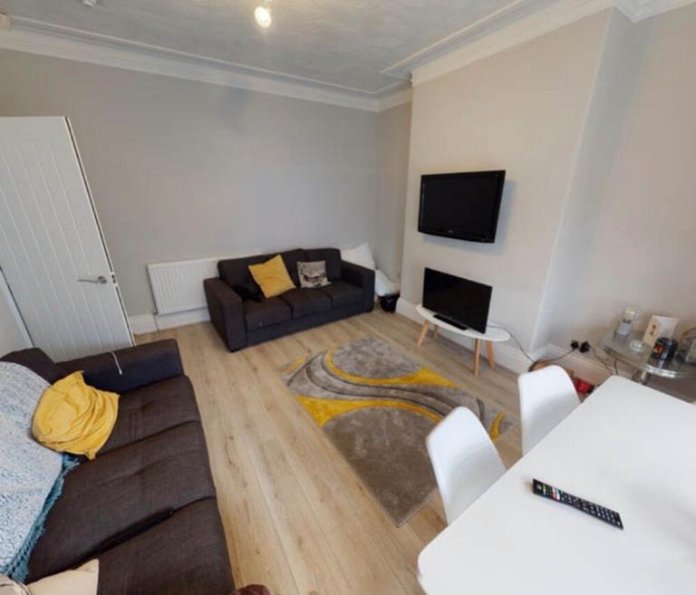 Estcourt Terrace, Headingley, Leeds, LS6 3EX