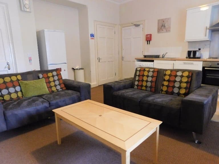 Irvine Place, City Centre, Glasgow, FK8 1BZ