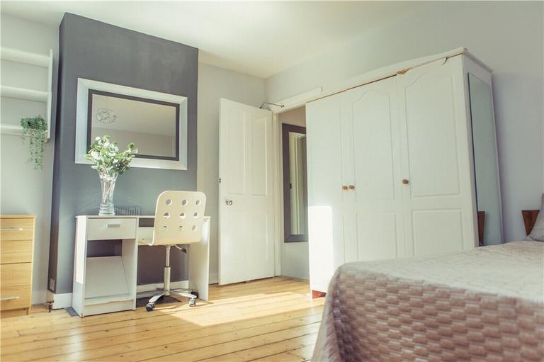 Guildford Park Road, Guildford, Surrey, GU2 7NA