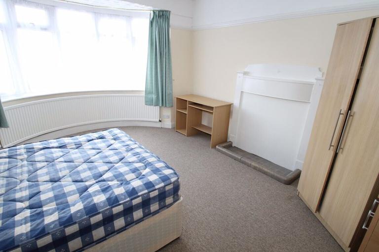 Stoughton Drive North, Highfields, Leicester, LE5 5UD