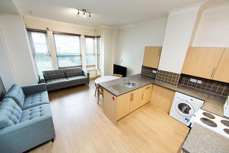 Delph Lane, Hyde Park, Leeds, LS6 2HQ