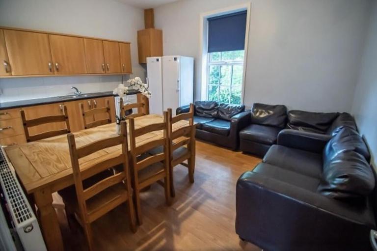 Clarkehouse Road, Broomhill, Sheffield, S10 2LG