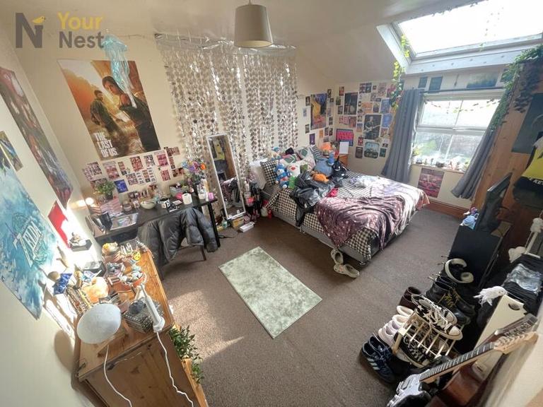 Kensington Terrace, Hyde Park, Leeds, LS6 1BE