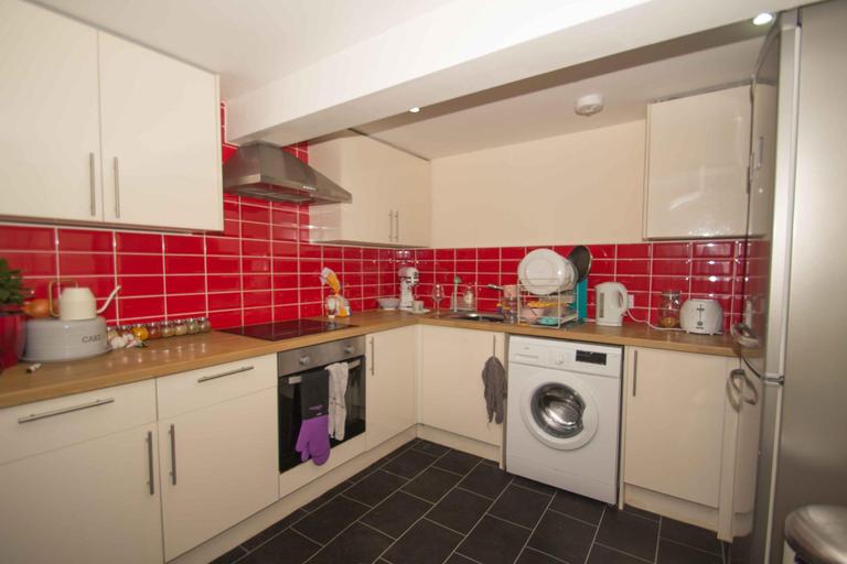 Otley Road, Headingley, Leeds, LS16 5JX