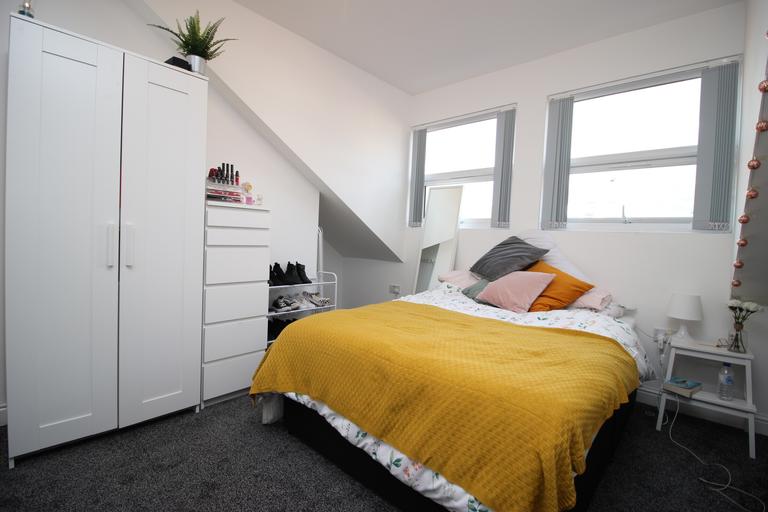 John Street, Hyde Park, Leeds, LS6 1JE