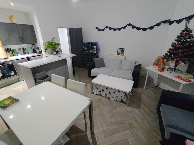 Richmond Road, Roath, Cardiff, CF24 3AY