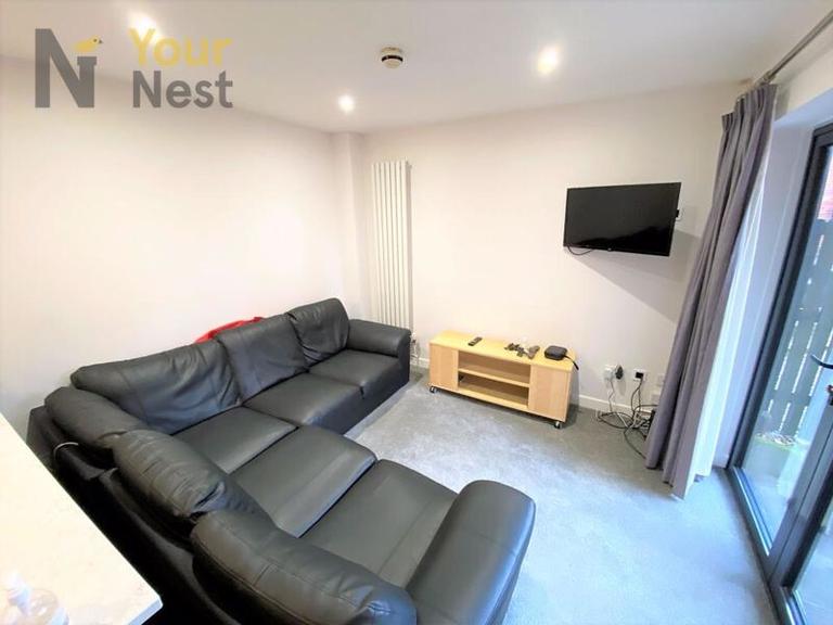 Derwentwater Terrace, Headingley, Leeds, LS6 3JL