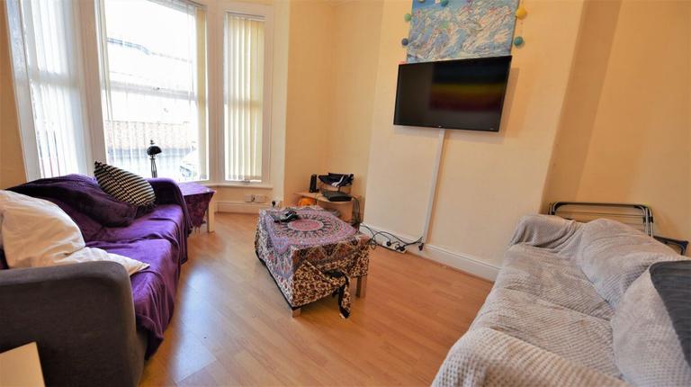 Walmsley Road, Hyde Park, Leeds, LS6 1NG