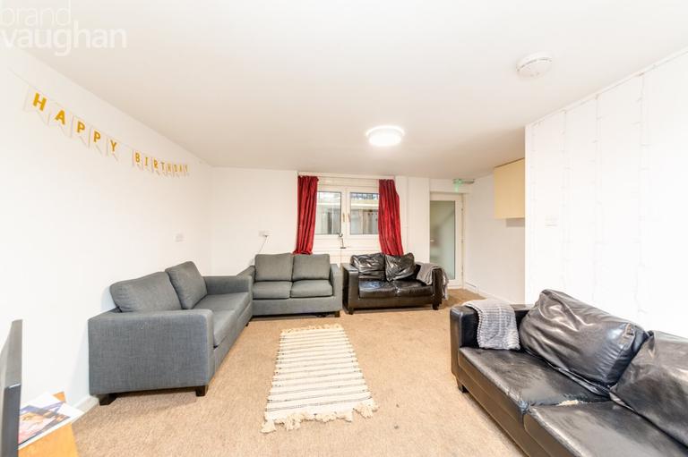 Russell Square, City Centre, Brighton, BN1 2EE