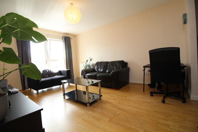 Barrland Street, Flat 4/2, West End, Glasgow, G41 1RJ