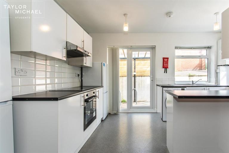 Stanmer Villas, Moulsecoomb, Brighton, BN1 7HN