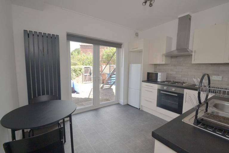 2 bedroom apartment for rent Kingswood Road, Flat 1, Manchester, M14