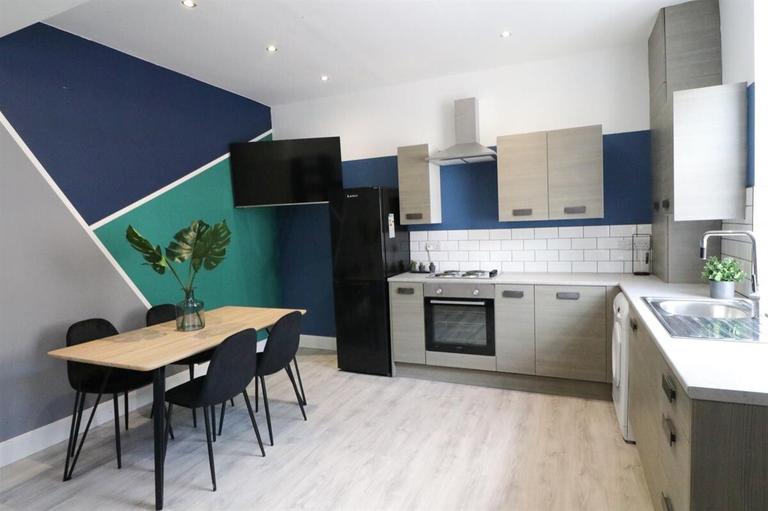 Autumn Place, Hyde Park, Leeds, LS6 1RJ