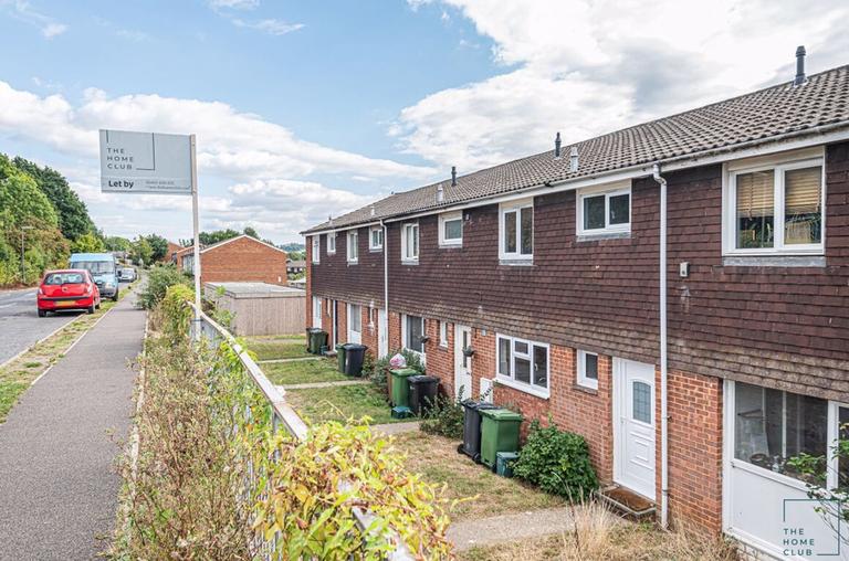 4 bedroom house for rent Park Barn Drive, Surrey, GU2 8EU UniHomes