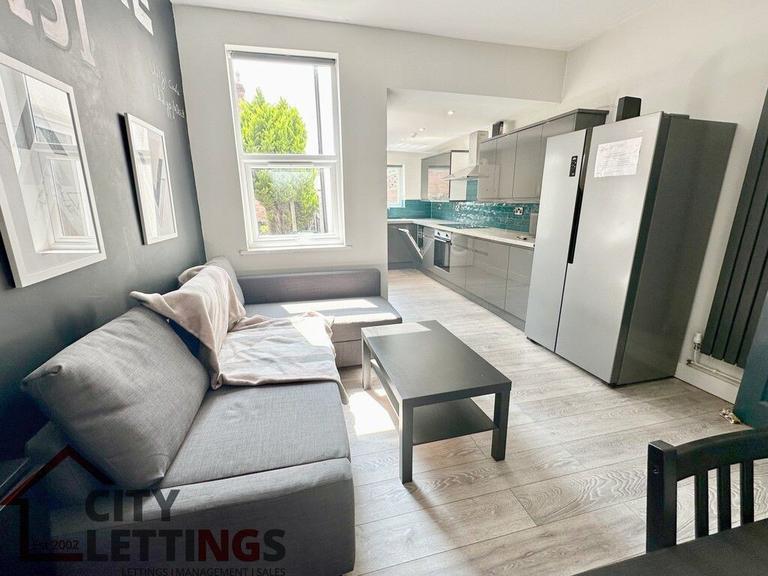 Wollaton Road, Beeston, Nottingham, NG9 2NP