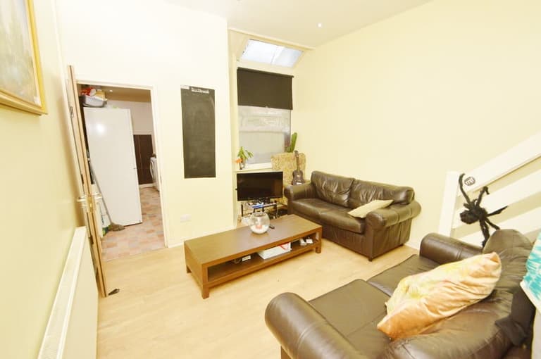Viscount Street, Rusholme, Manchester, M14 5UH Viscount Street, Rusholme, Manchester, M14 5UH