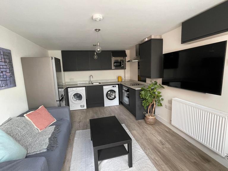 Park Road, Lenton, Nottingham, NG7 1JG