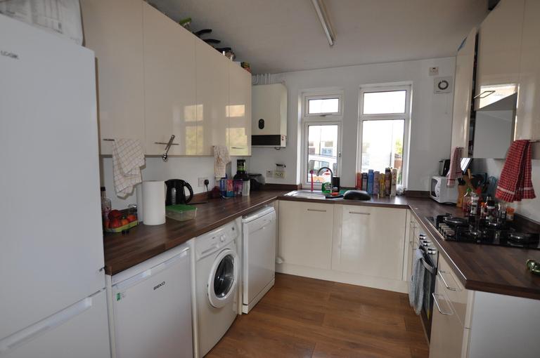 Dartmouth Avenue, Oldfield Park, Bath, BA2 1AT