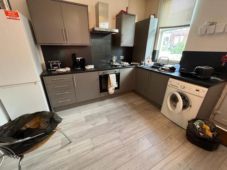 Brudenell Avenue, Hyde Park, Leeds, LS6 1HD