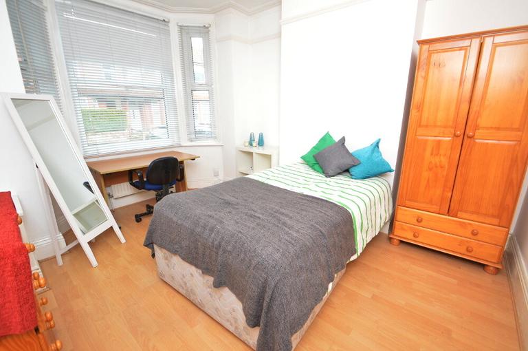 4 bedroom house for rent Filey Road, Manchester, M14 6GQ UniHomes