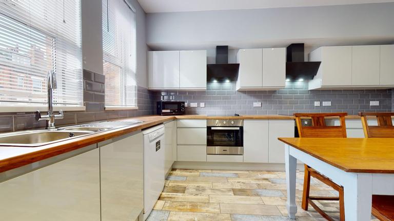 Brudenell Avenue, Hyde Park, Leeds, LS6 1HD