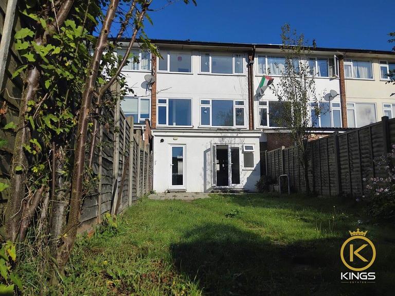 Guildford Park Avenue, Guildford, Surrey, GU2 7NJ