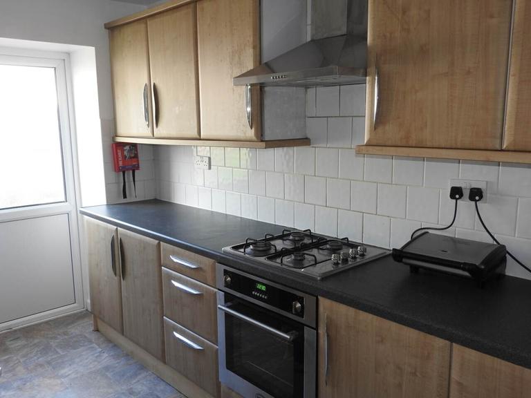 3 bedroom house for rent Vincent Street, Sandfields, City Centre