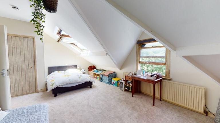 Hyde Park Road, Hyde Park, Leeds, LS6 1AH
