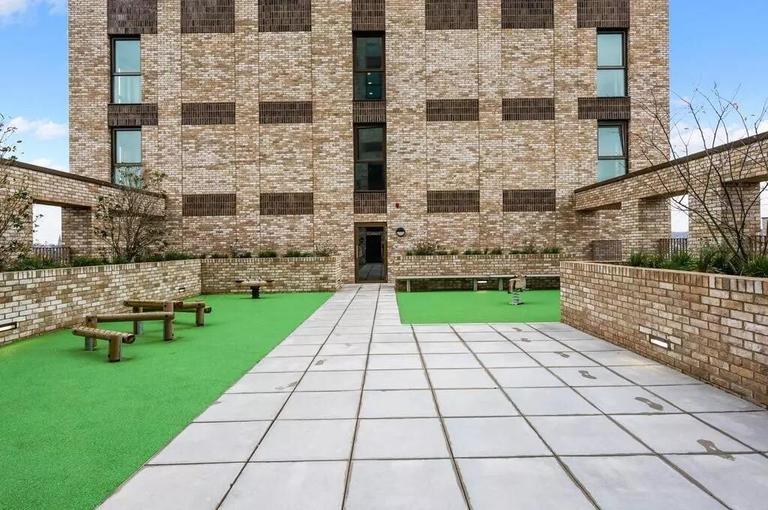 2 Mile Walk, Marylebone, London, NW6 5HD