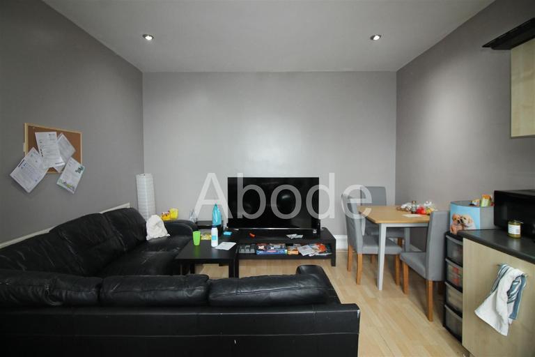 Victoria Terrace*, Hyde Park, Leeds, LS3 1BX