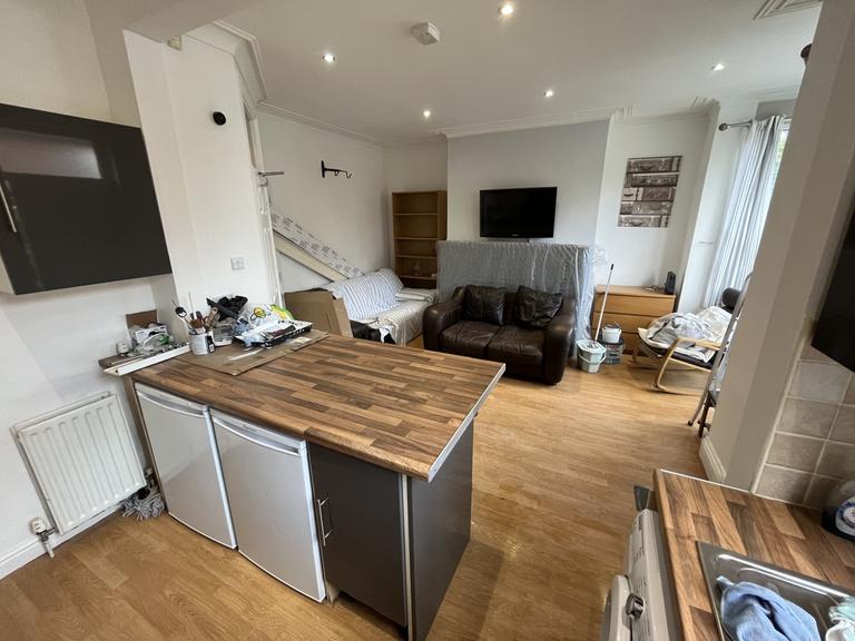 St. Anns Mount, Burley, Leeds, LS4 2PH