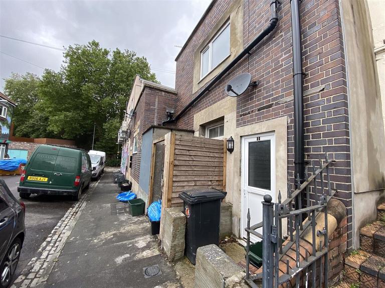 Sandbed Road, Easton, Bristol, BS2 9TY