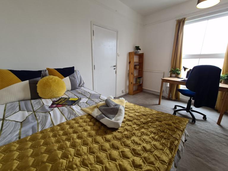 Dereham Road, Golden Triangle, Norwich, NR2 3AB