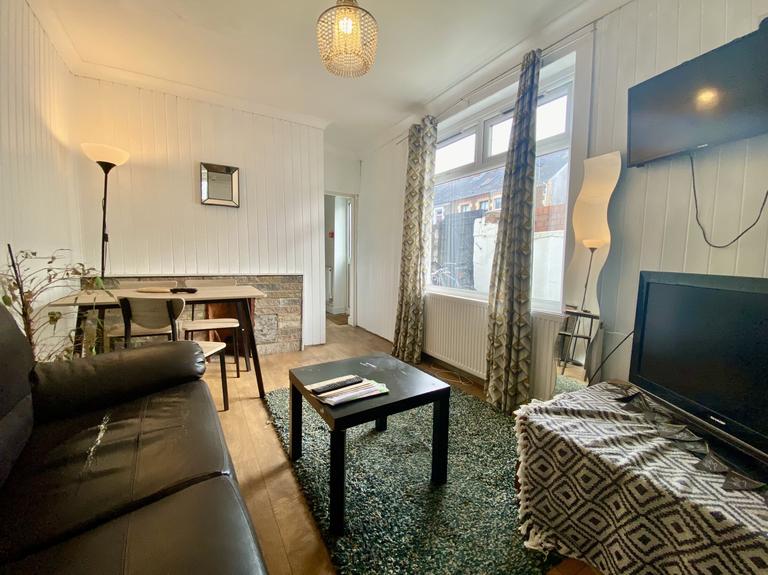 Plasnewydd Place, Roath, Cardiff, CF24 3HD