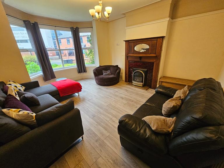 St. Michaels Lane, Headingley, Leeds, LS6 3BR