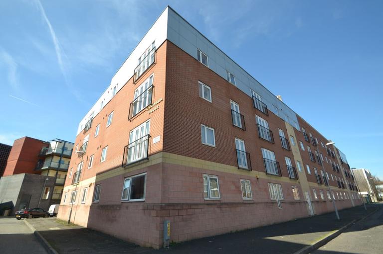 St Lawrence St Manchester, Hulme, Manchester, M15 4DY