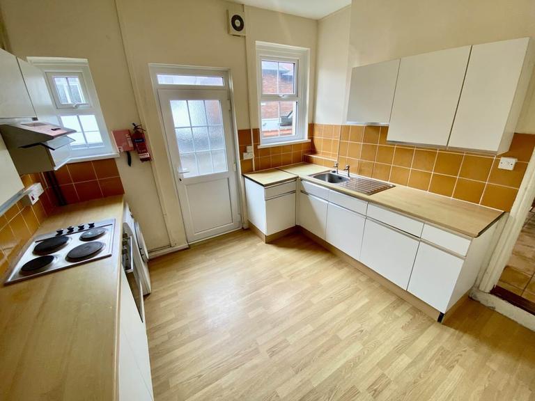 Le Breos Avenue, Uplands, Uplands, Swansea, SA2 0LB