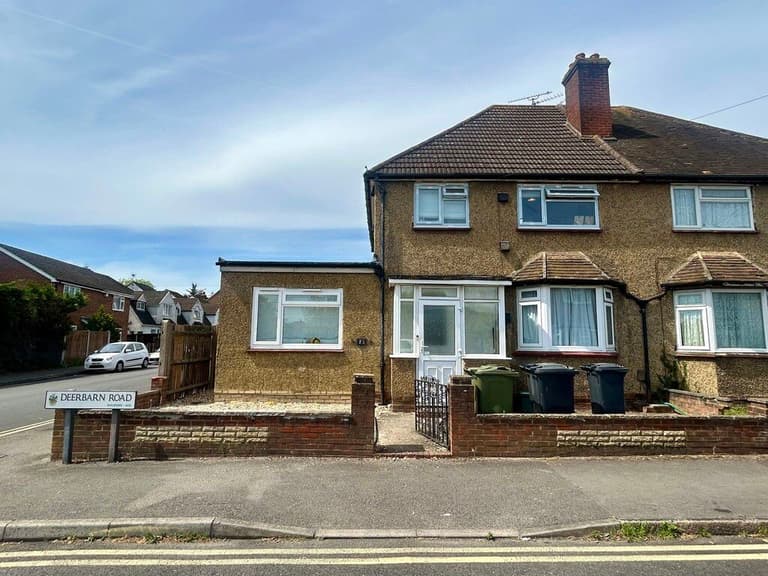 Deerbarn Road, Guildford, Surrey, GU2 8AT Deerbarn Road, Guildford, Surrey, GU2 8AT