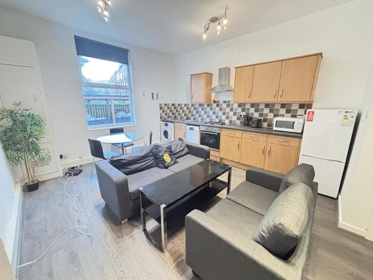 1 68 Victoria Road, Hyde Park, Leeds, LS6 1DL